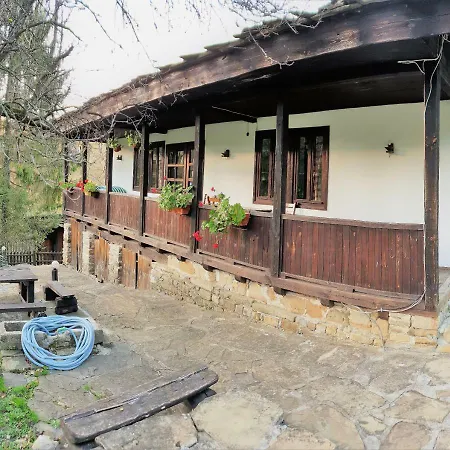 Semesterbostad Dzhelepova Guest House- Pool Access Bozhentsi