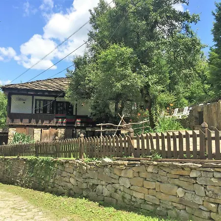 Dzhelepova Guest House- Pool Access Semesterbostad