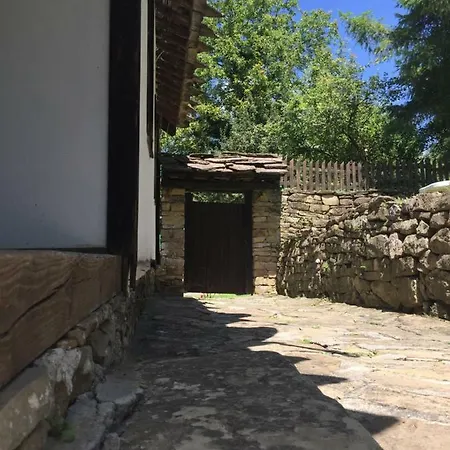 Semesterbostad Dzhelepova Guest House- Pool Access